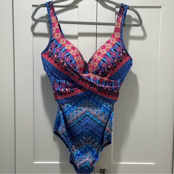 Miraclesuit Criss Cross Escape One Piece in Casablanca - Picture 4 of 9